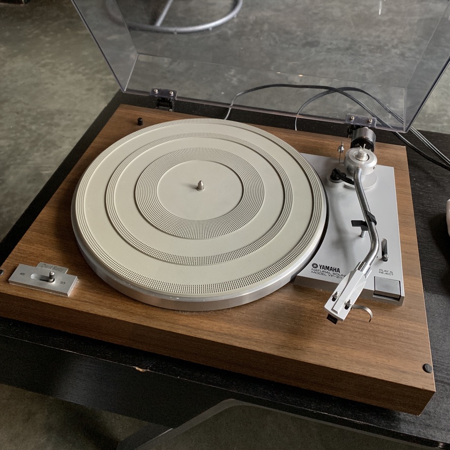 Yamaha YP-211 Turntable